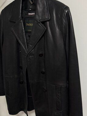 Mens medium Sleek Black Danier Leather Trench Coat: Thinsulate-Powered Canadian